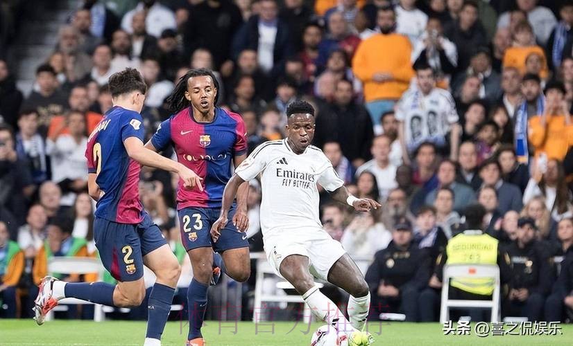 西甲-巴萨4-0皇马 莱万2分钟双响拉菲尼亚传射建功