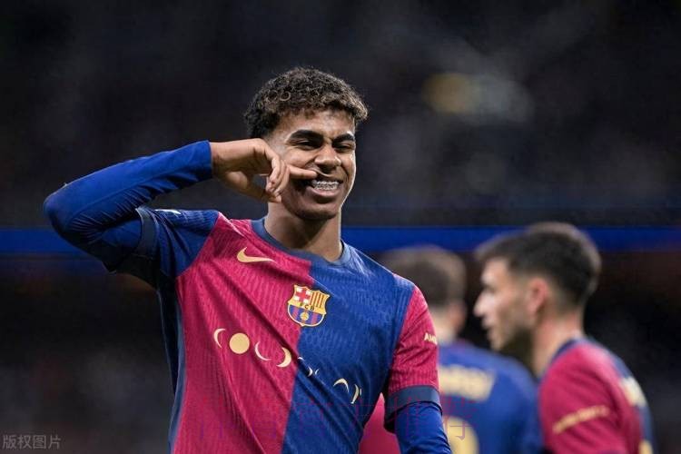 西甲-巴萨4-0皇马 莱万2分钟双响拉菲尼亚传射建功